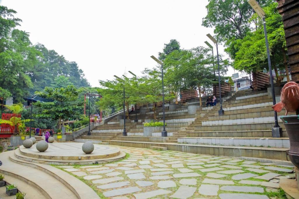 Hotel Pondokan Tjiburial Cimenyan Buitenkant foto